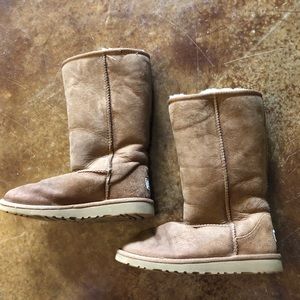 Girls’ Ugg Brown boots